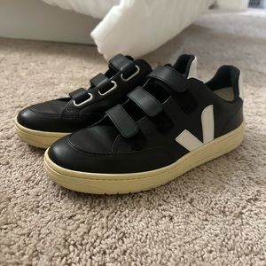 Veja V- lock black sneakers